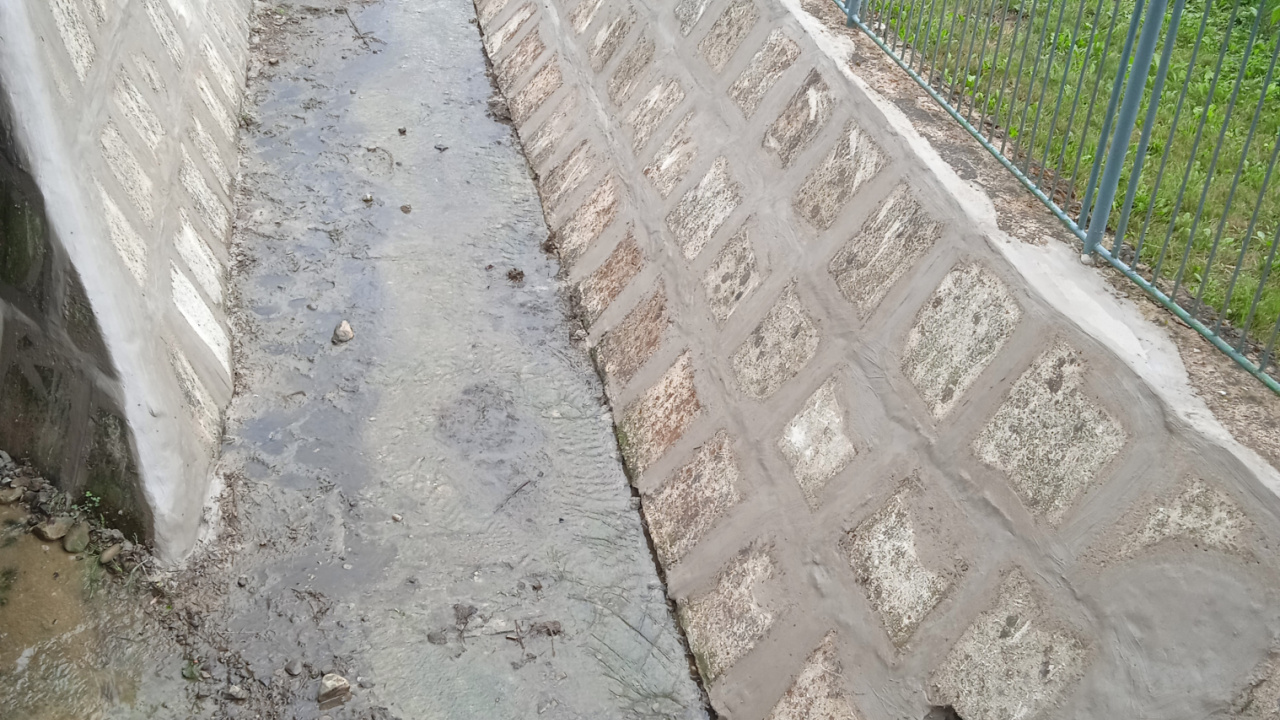 Protipovodňové opatrenia - rekonštrukcia Rekonštrukcia regulácie potoka po povodní Protipovodňové opatrenia - rekonštrukcia Rekonštrukcia regulácie potoka po povodní